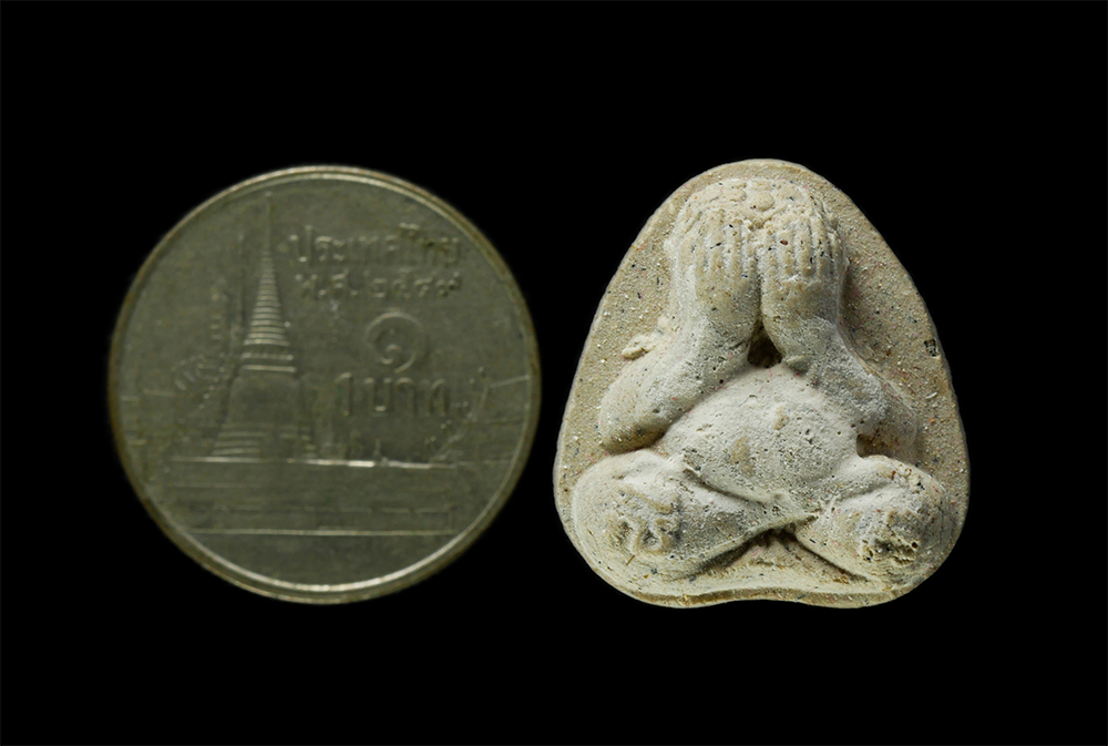 2568-03-31 (29)cp.jpg - พระปิดตามหาเศรษฐี รุ่น 1 หลวงพ่อหุน (พระครูศุภมงคล) วัดบางผึ้ง ต.บางผึ้ง อ.บางประกง จ.ฉะเชิงเทรา เนื้อผงพุทธคุณ ผงว่าน องค์นำฤกษ์ มีแป้งเจิม พระเก่าสว [..] | https://kamulet.in.th